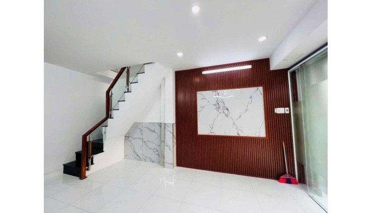 HẺM 5M THÔNG, 32M2, 2 TẦNG, GẦN CHỢ, HƯƠNG LỘ 3 GIÁ CHỈ 3.05 TỶ